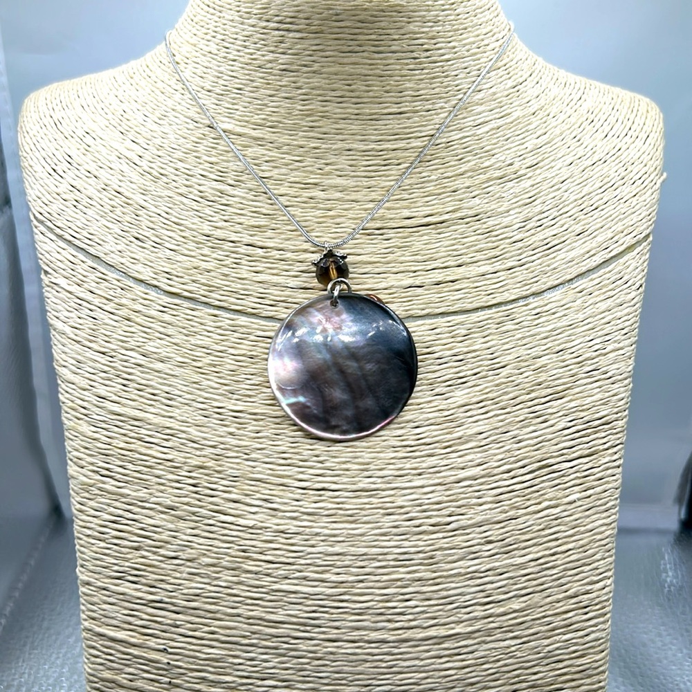 Cookie Lee shell pendant silver tone chain iridescent boho chic coastal style